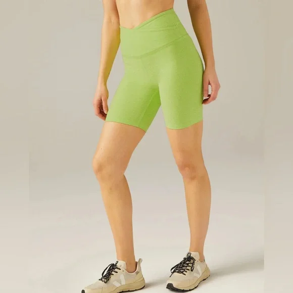 BEYOND YOGA LIME SPACEDYE AT YOUR LEISURE HIGH WAISTED BIKER SHORTS size S - Picture 4 of 4